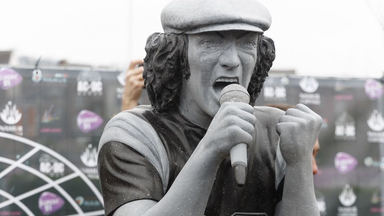AC/DC : Une statue à l'effigie du chanteur Brian Johnson a été ...