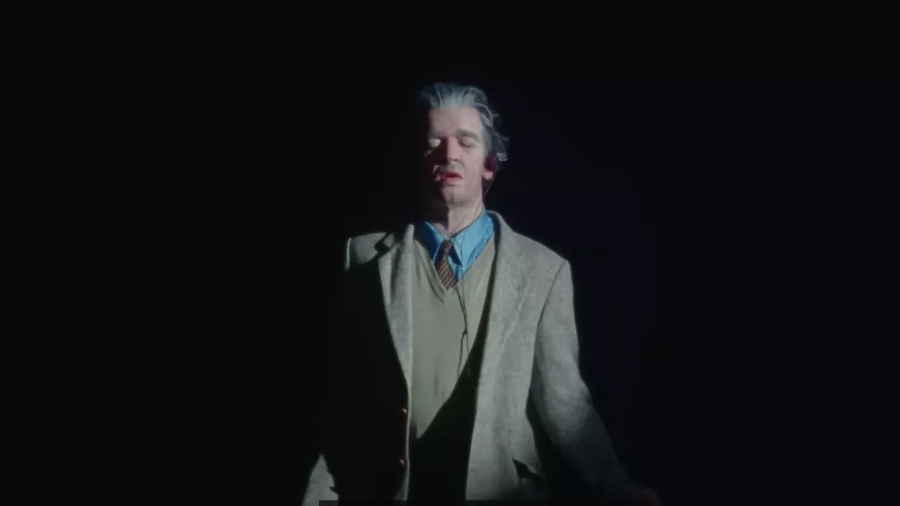The 1975 lève le voile sur le clip de son nouveau single, « Oh Caroline » (vidéo) The 1975 lève le voile sur le clip de son nouveau single, « Oh Caroline » (vidéo)
