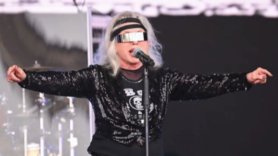 Blondie : son vibrant hommage aux Sex Pistols et à Donna Summer !