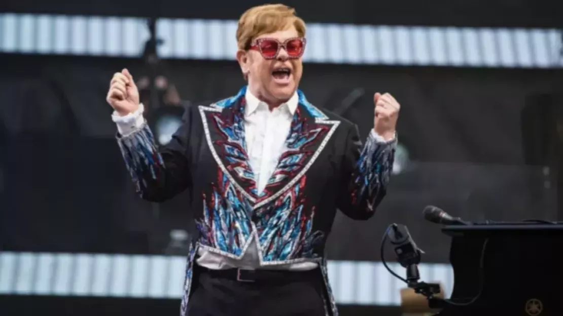 Elton John : la vente de ses souvenirs a rapporté la somme de 8 millions de dollars !