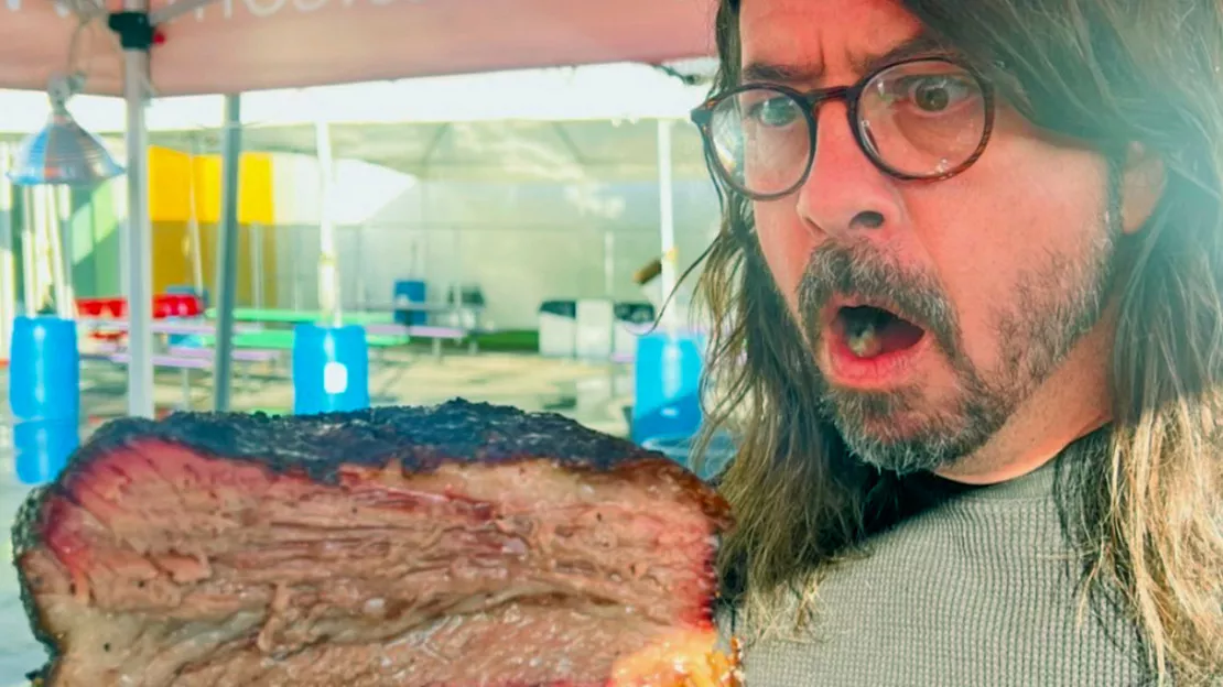 Foo Fighters : Dave Grohl a préparé un barbecue géant pour des sans-abris