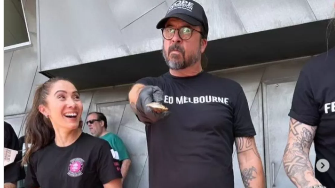 Foo Fighters : Dave Grohl fait à manger aux SDF !