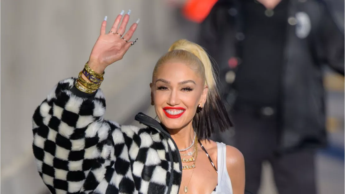 Gwen Stefani a décoré ses toilettes avec des tabloïds