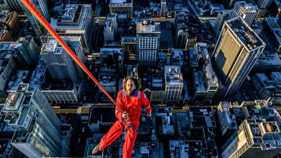 Jared Leto de Thirty Seconds To Mars escalade l'Empire State Building !