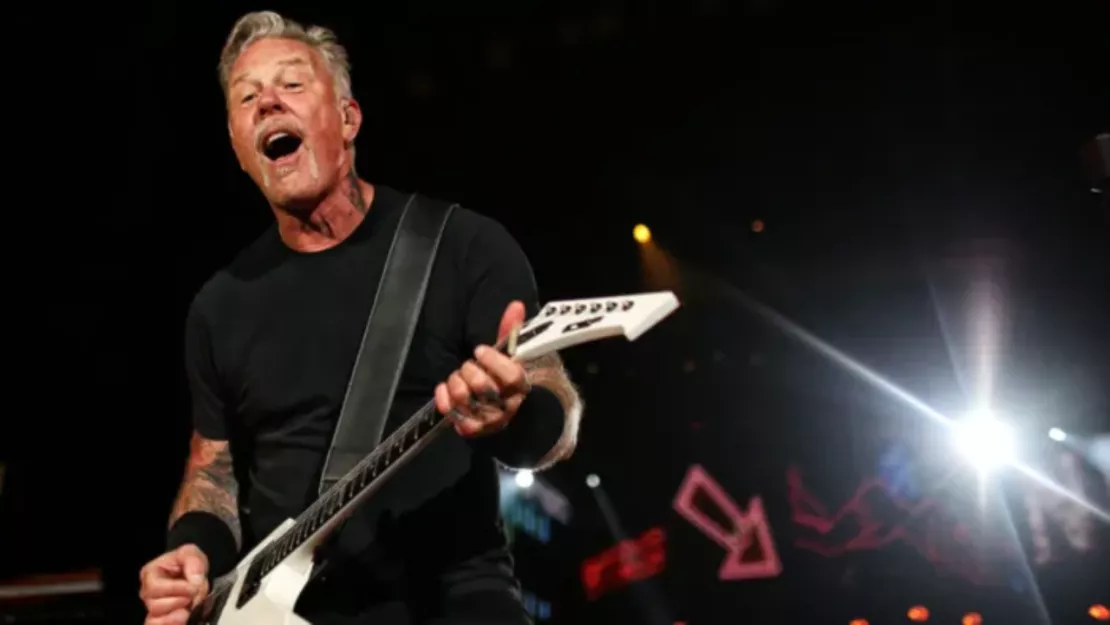 Le frontman de Metallica se déguise en Eddie Munson de « Stranger Things » ! (photo)