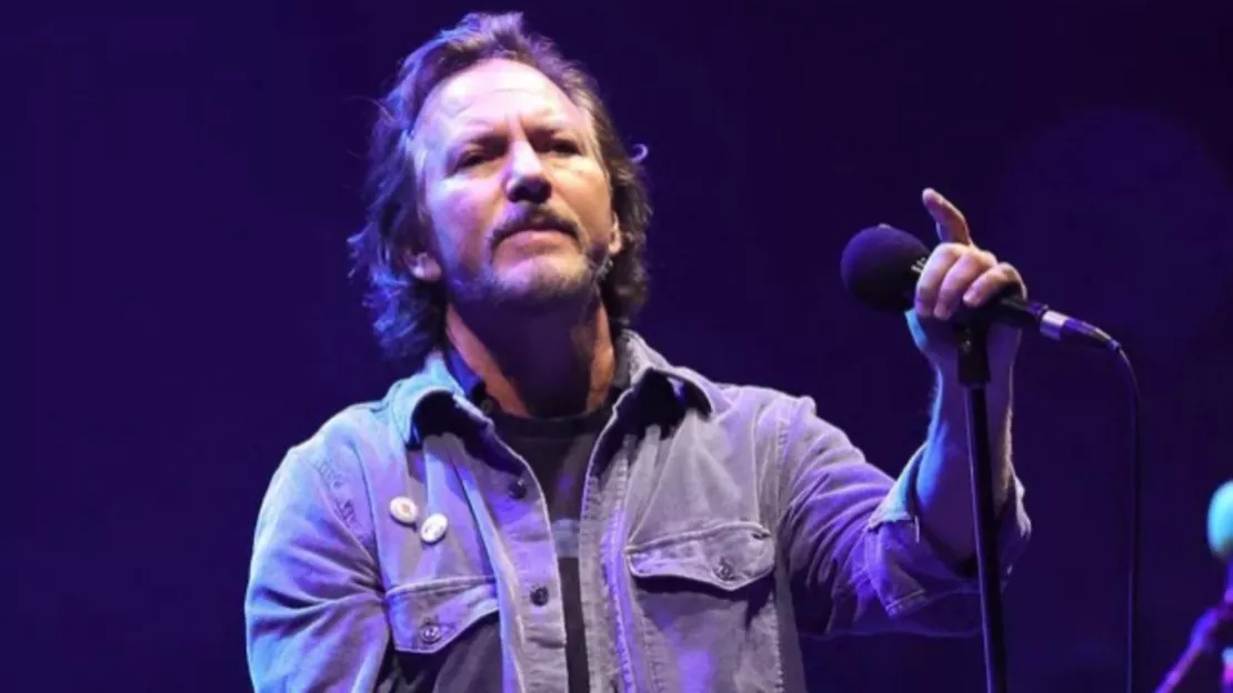 Quand Eddie Vedder reprend le titre « Elevation » de U2 ! (vidéo)