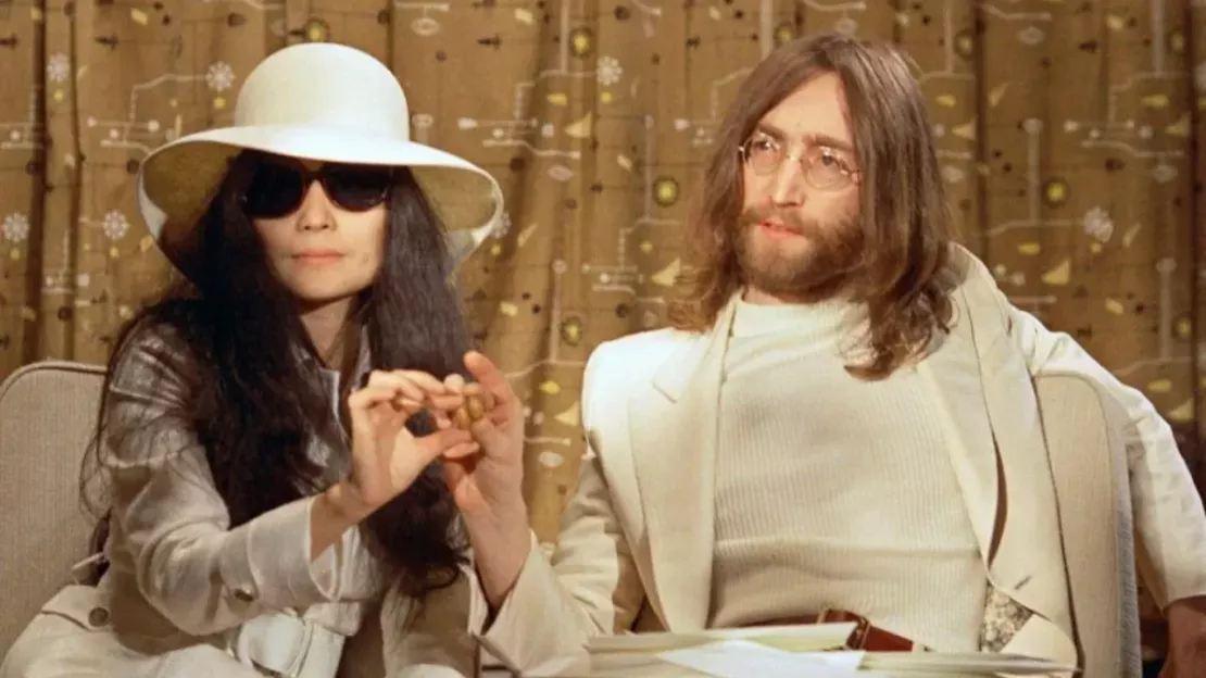 Quand John Lennon animait le Mike Douglas Show avec Yoko Ono : le documentaire très attendu