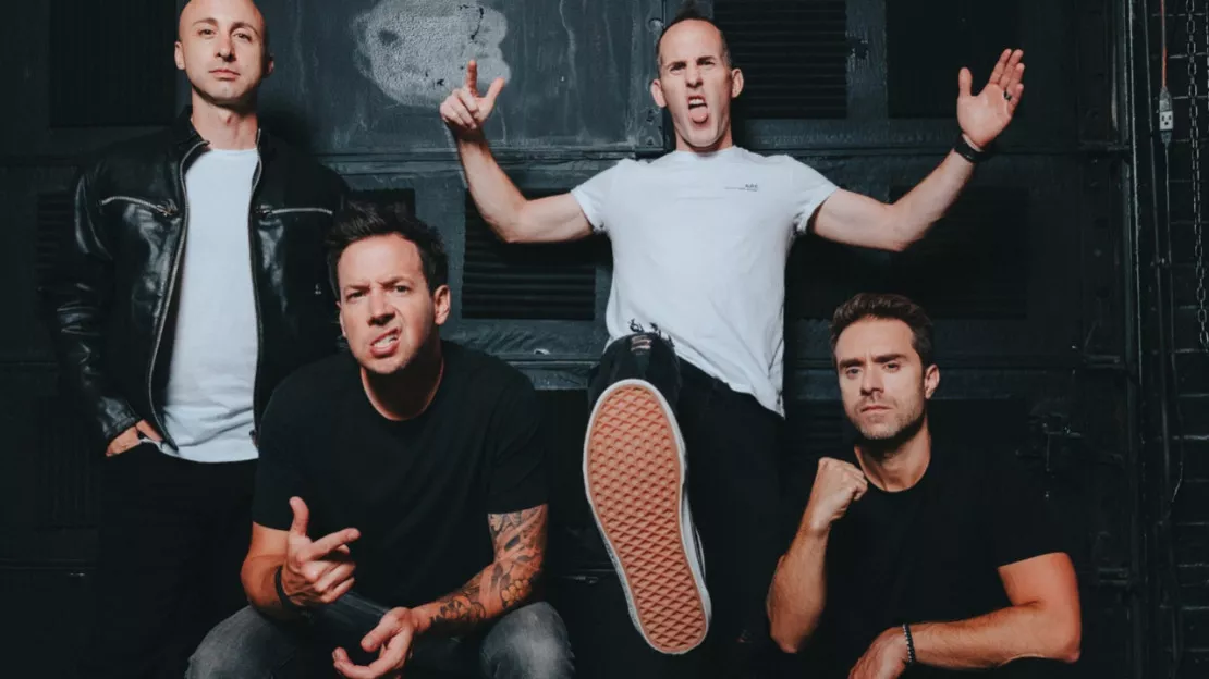 Simple Plan s’associe à LØLØ pour une nouvelle version du hit « I’m Just a Kid » (vidéo)