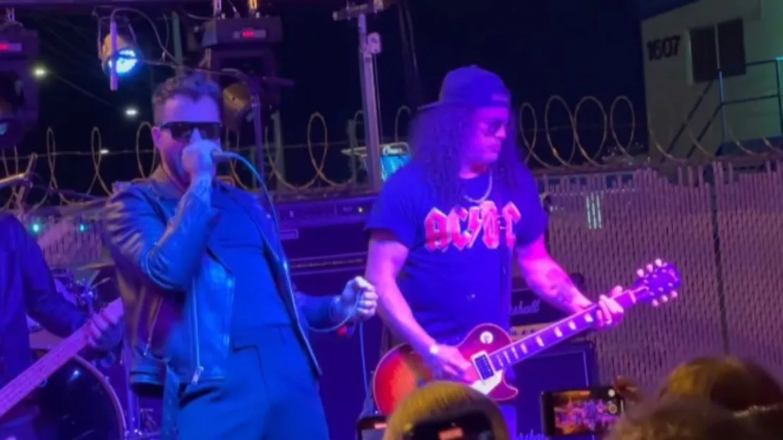 Slash en feu sur scène : il reprend Led Zeppelin, AC/DC, Black Sabbath...