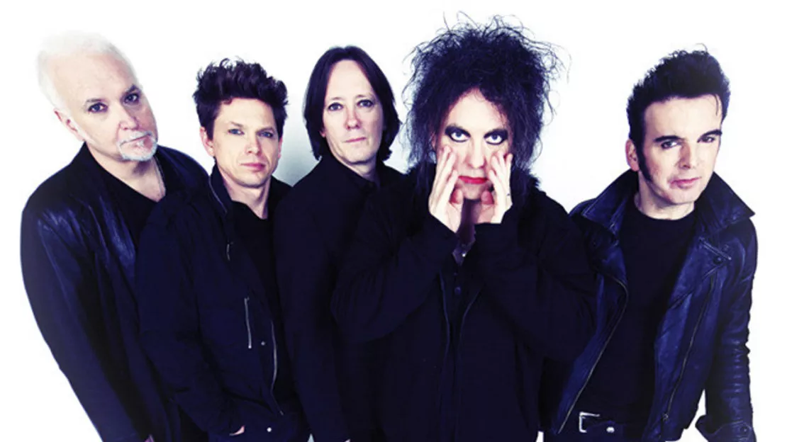 The Cure interprète leur nouveau titre "Another Happy Birthday" en pleine tournée