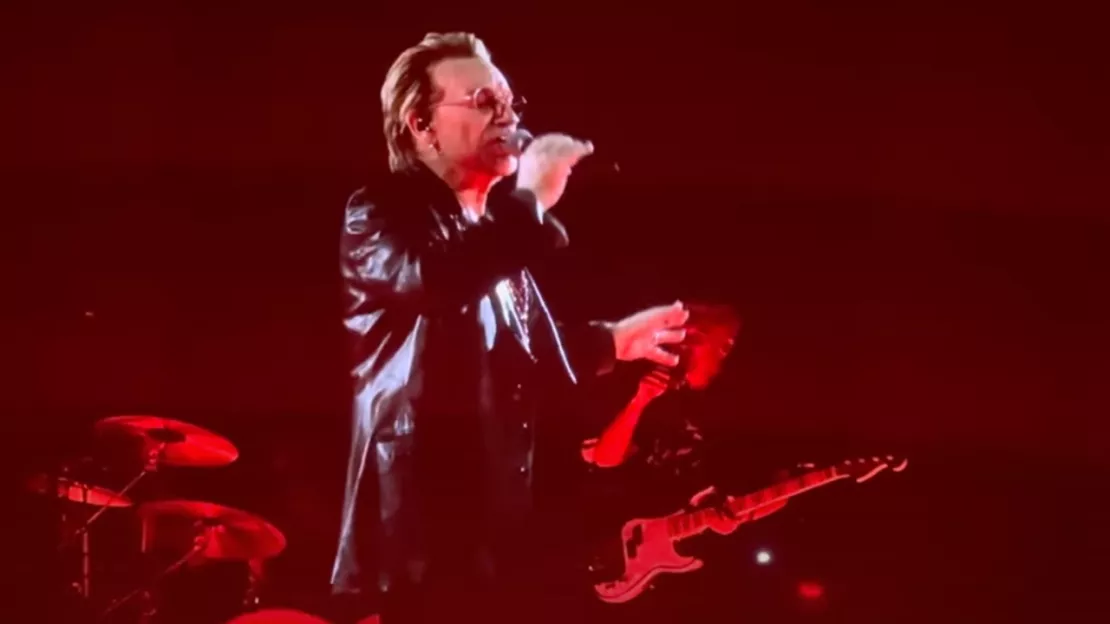 U2 fait une reprise du titre "Christmas (Baby Please Come Home)"