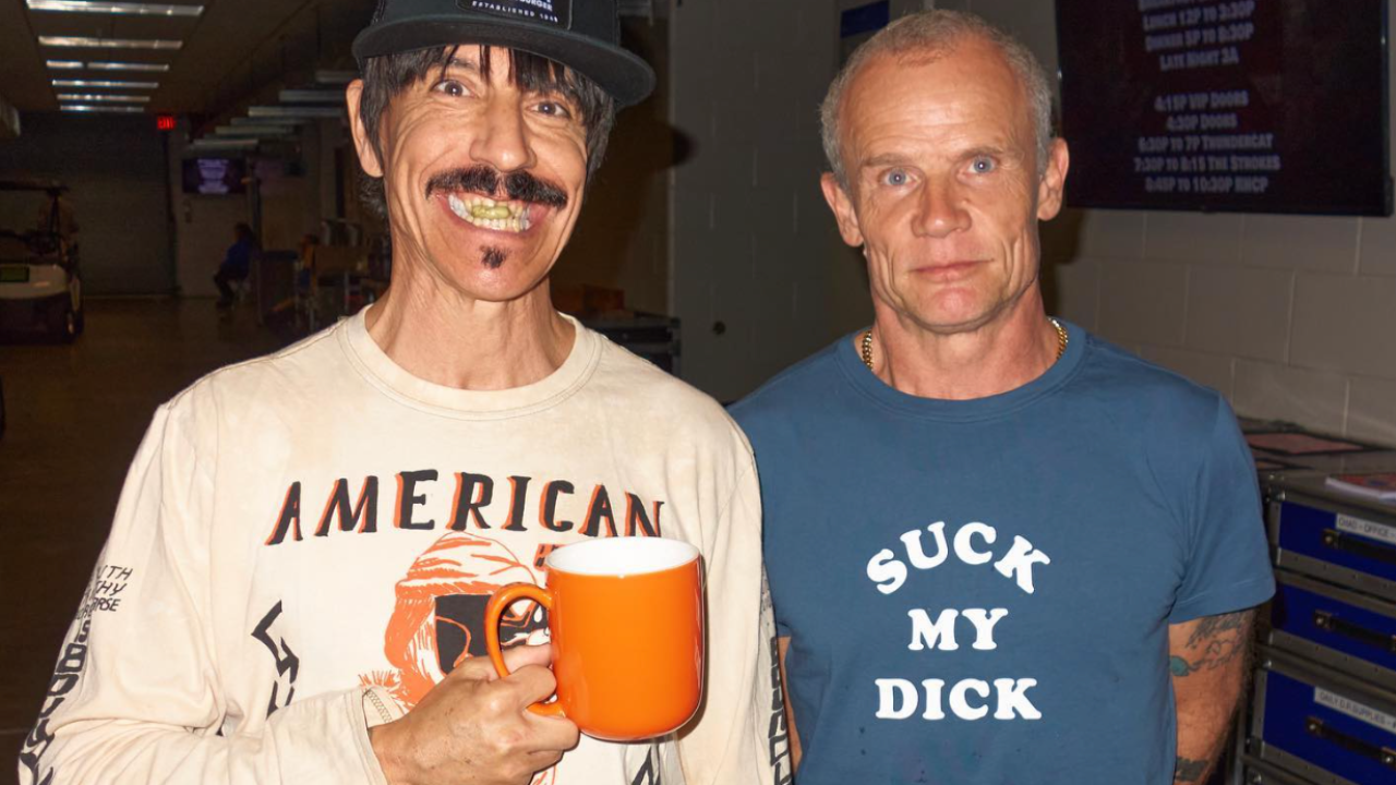 Red Hot Chili Peppers : Anthony Kiedis en larmes face à Flea : "Les gens le méprisaient..." Red Hot Chili Peppers : Anthony Kiedis en larmes face à Flea : "Les gens le méprisaient..."