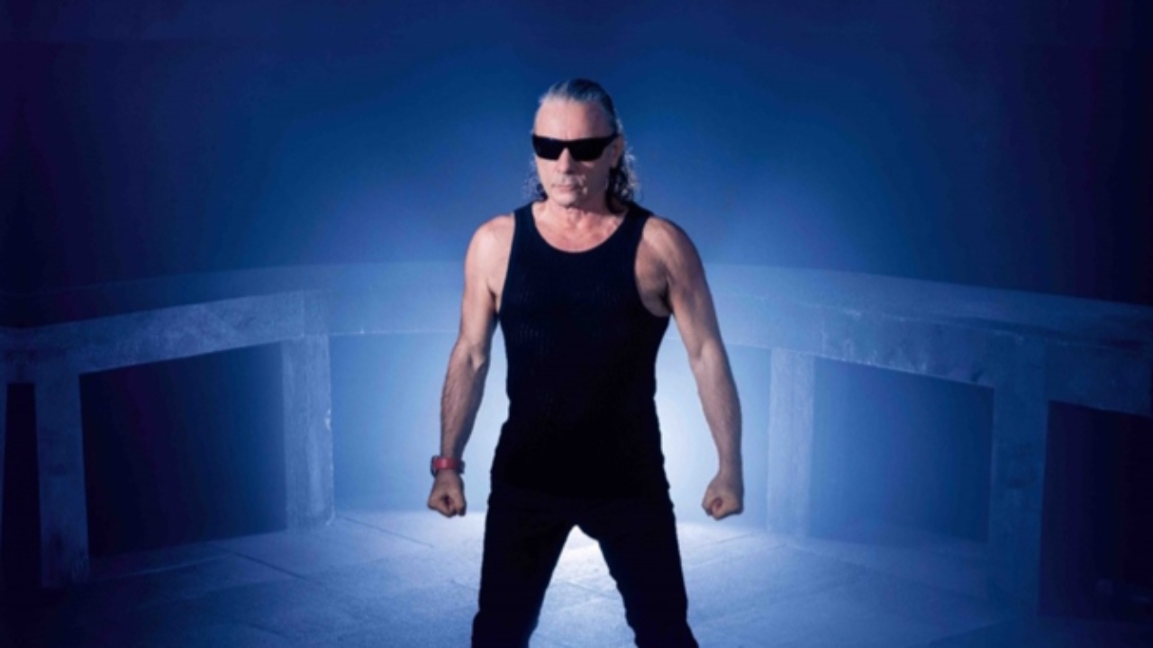 Bruce Dickinson (Iron Maiden) annonce la sortie d'un nouveau single, "Afterglow of Ragnarok" Bruce Dickinson (Iron Maiden) annonce la sortie d'un nouveau single, "Afterglow of Ragnarok"