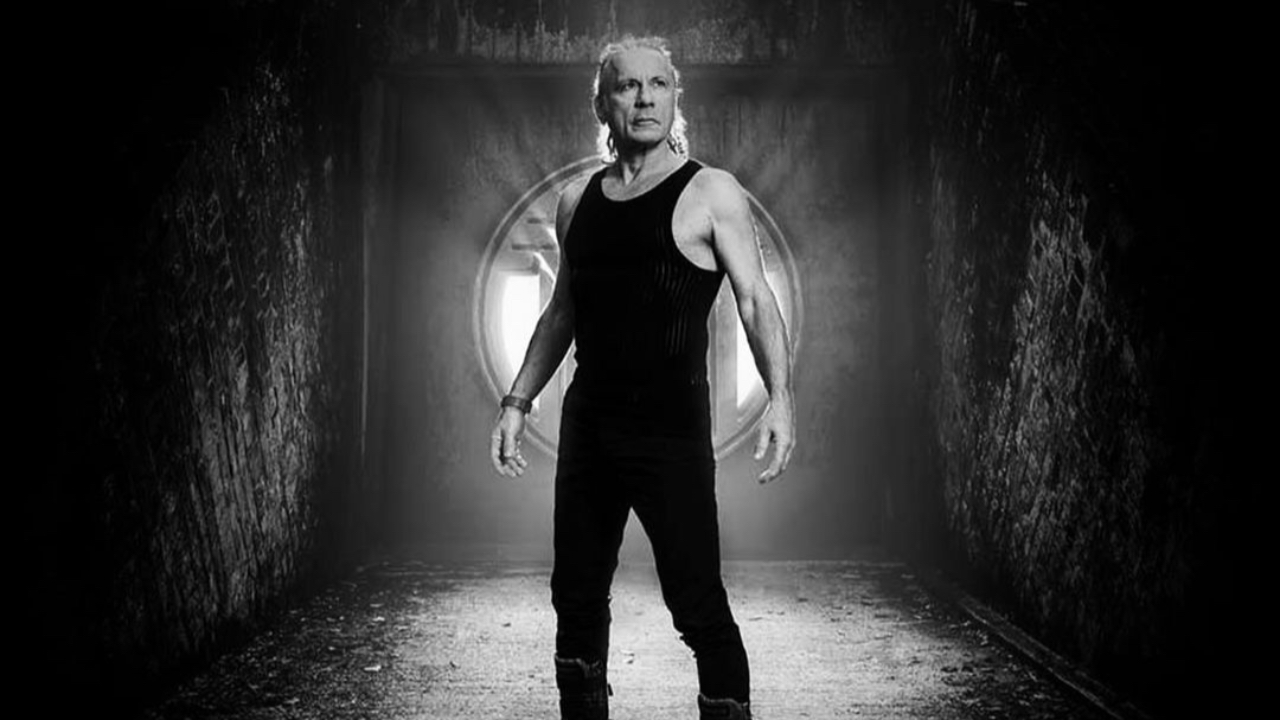 Bruce Dickinson sur le terme "rock star" : "C’est juste une invention des médias et des réseaux sociaux" Bruce Dickinson sur le terme "rock star" : "C’est juste une invention des médias et des réseaux sociaux"