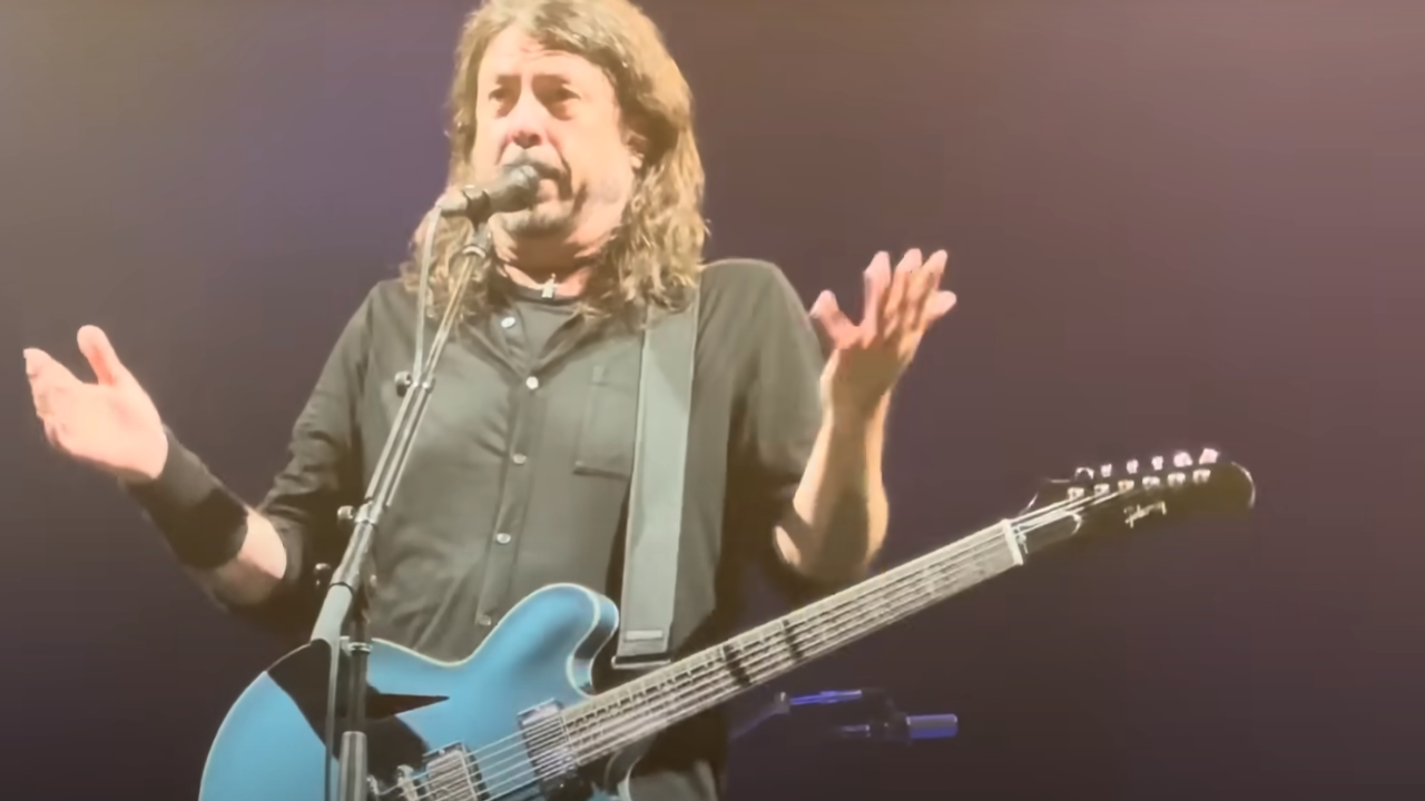 Foo Fighters : cette reprise insolite faite alors que les secours interviennent dans le public Foo Fighters : cette reprise insolite faite alors que les secours interviennent dans le public