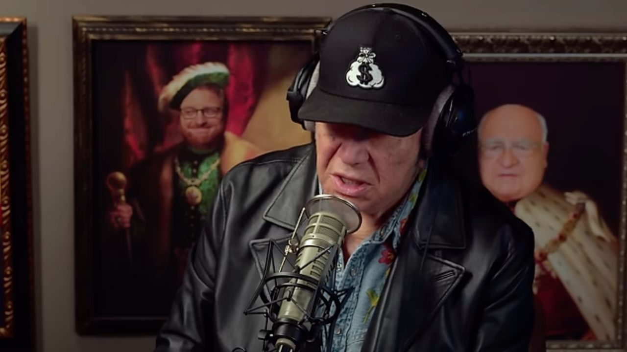 Gene Simmons raconte la seule défonce de sa vie : "J’ai commencé à ouvrir les yeux en grand pour que les gens pensent que j’étais normal" Gene Simmons raconte la seule défonce de sa vie : "J’ai commencé à ouvrir les yeux en grand pour que les gens pensent que j’étais normal"