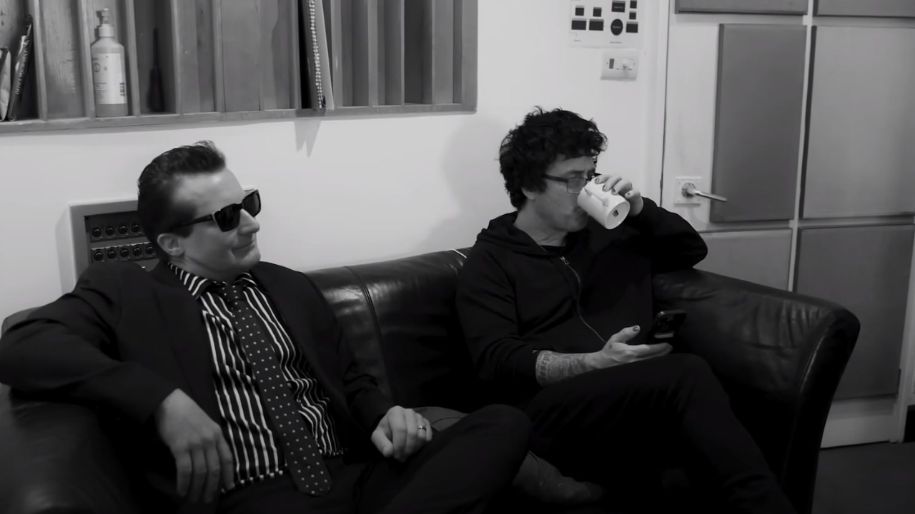 Green Day : découvrez la face cachée de leur dernier clip "Dilemma" Green Day : découvrez la face cachée de leur dernier clip "Dilemma"