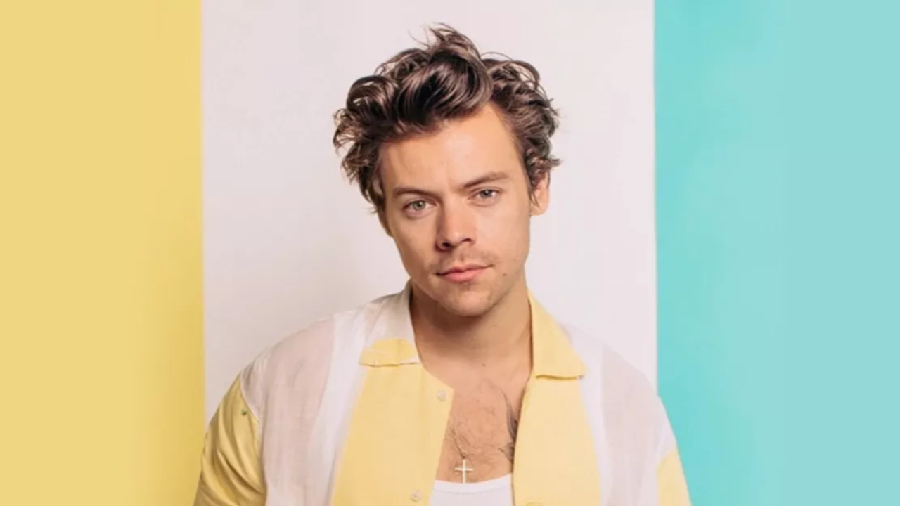 Harry Styles fait le buzz après un accident vestimentaire en plein concert (vidéo) Harry Styles fait le buzz après un accident vestimentaire en plein concert (vidéo)