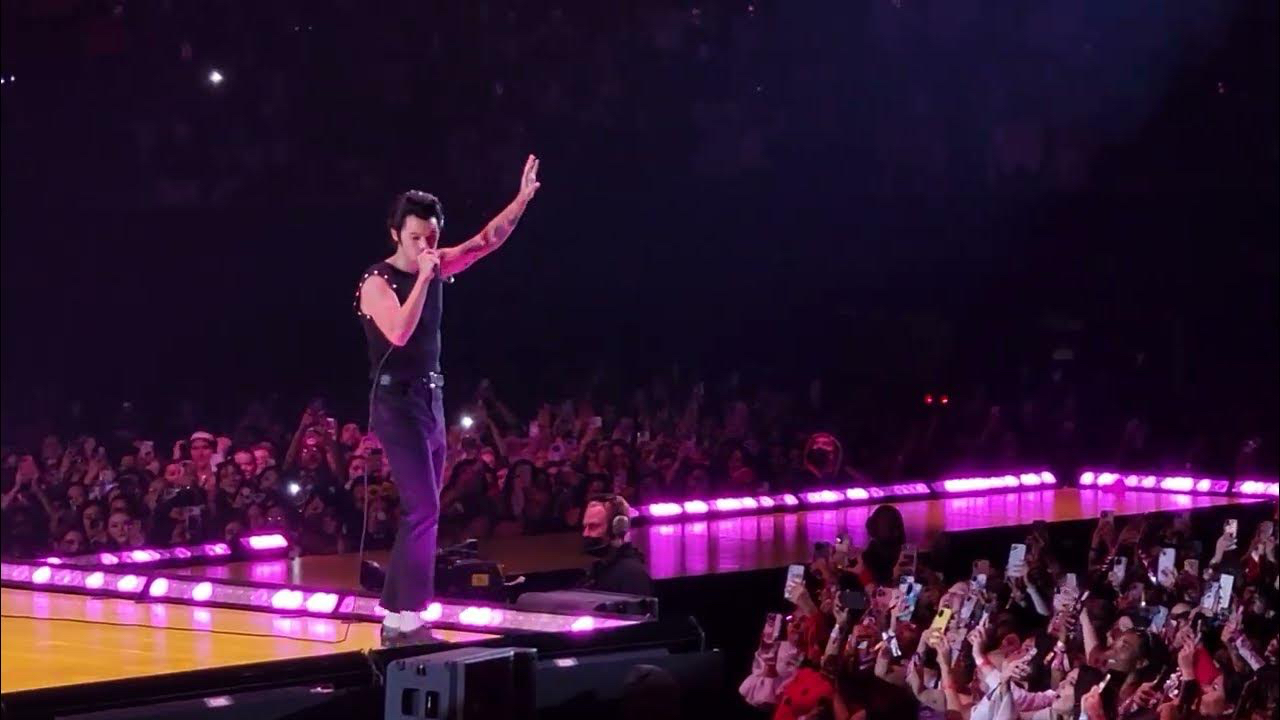 Harry Styles rend hommage à Olivia Newton-John en reprenant un titre culte de « Grease » (vidéo) Harry Styles rend hommage à Olivia Newton-John en reprenant un titre culte de « Grease » (vidéo)