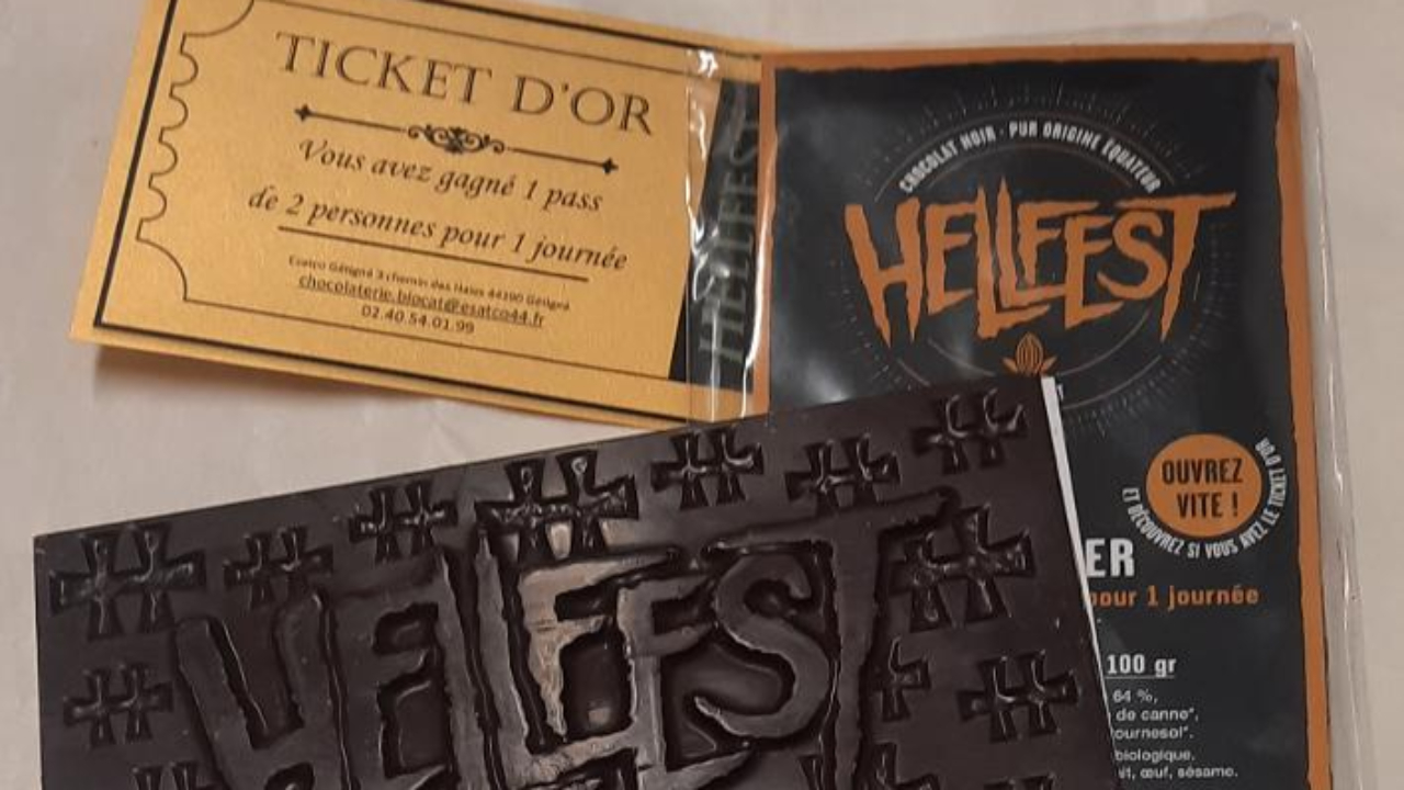 Hellfest joue à "Charlie et la Chocolaterie" et cache trois tickets d'or dans des tablettes de chocolat Hellfest joue à "Charlie et la Chocolaterie" et cache trois tickets d'or dans des tablettes de chocolat