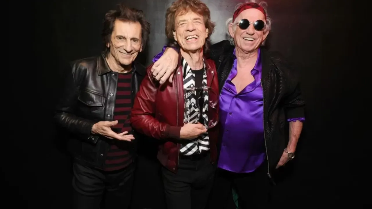 Les Rolling Stones ressuscitent "The Cockroaches" : Nouveau single, nouvel album et chasse au trésor en France ! Les Rolling Stones ressuscitent "The Cockroaches" : Nouveau single, nouvel album et chasse au trésor en France !