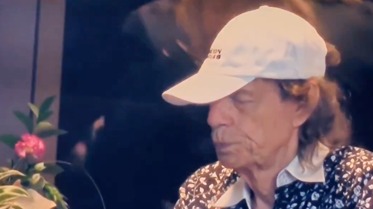 Mick Jagger encore au cœur d'un buzz : sa réaction à l'élimination de l'Angleterre enflamme Internet Mick Jagger encore au cœur d'un buzz : sa réaction à l'élimination de l'Angleterre enflamme Internet