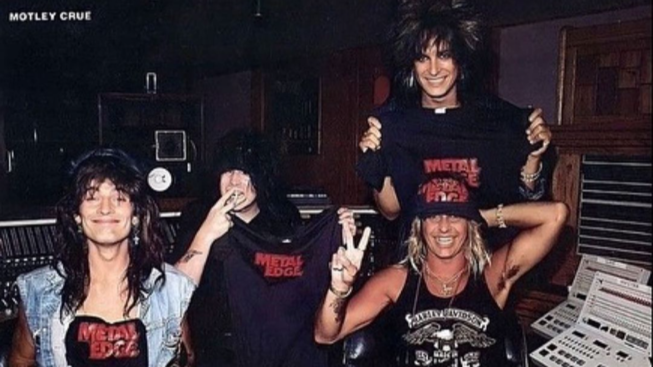 Mötley Crüe écrit de nouvelles chansons : "Bob Rock nous pousse à fond !" Mötley Crüe écrit de nouvelles chansons : "Bob Rock nous pousse à fond !"