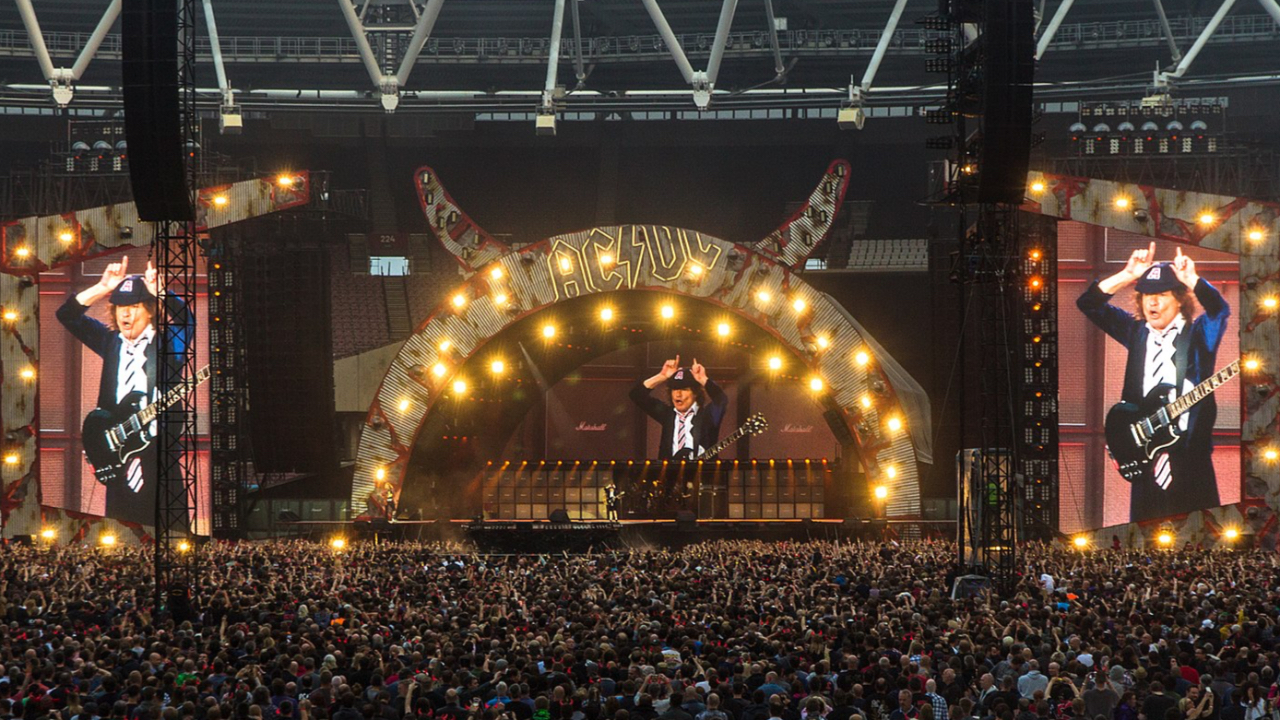 Phil Rudd sur AC/DC : "J'ai hâte de jouer à nouveau avec eux à l’avenir" Phil Rudd sur AC/DC : "J'ai hâte de jouer à nouveau avec eux à l’avenir"