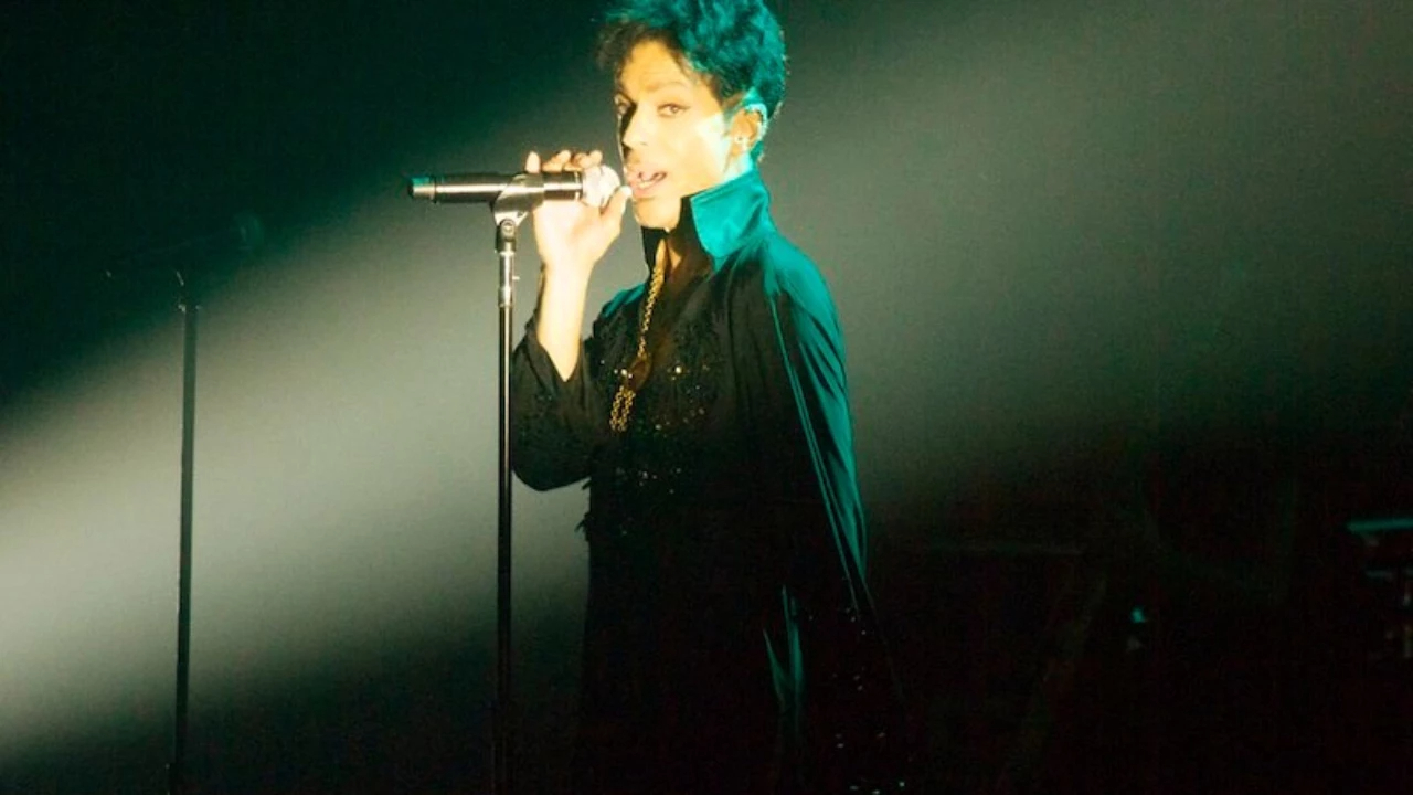 Prince : les trésors cachés du Vault s’apprêtent à refaire surface dans un nouvel album événement Prince : les trésors cachés du Vault s’apprêtent à refaire surface dans un nouvel album événement