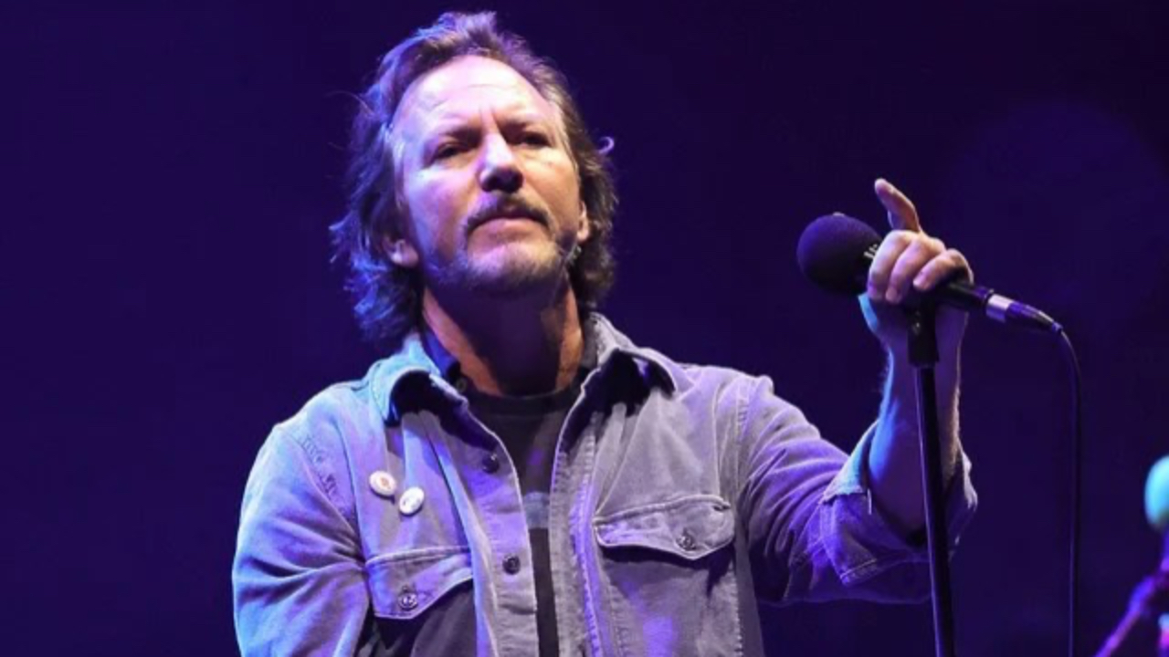 Quand Eddie Vedder reprend le titre &laquo;&nbsp;Elevation&nbsp;&raquo; de U2 ! (vid&eacute;o)