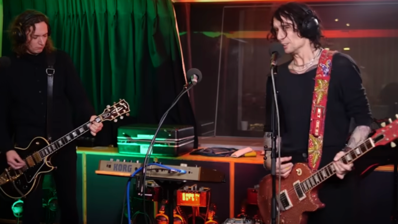 The Darkness offre une nouvelle version de leur titre "Christmas Time (Don’t Let the Bells End)" The Darkness offre une nouvelle version de leur titre "Christmas Time (Don’t Let the Bells End)"