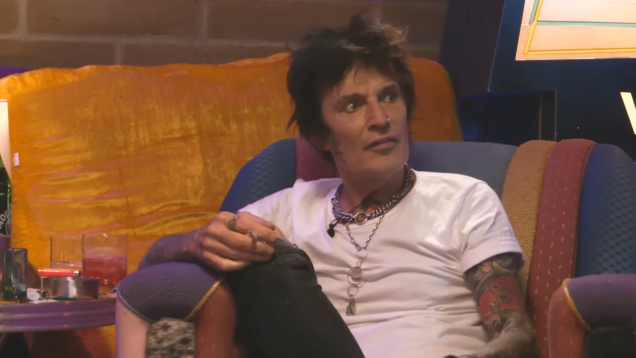 Tommy Lee (Mötley Crüe) se confie sur sa consommation excessive d'alcool Tommy Lee (Mötley Crüe) se confie sur sa consommation excessive d'alcool