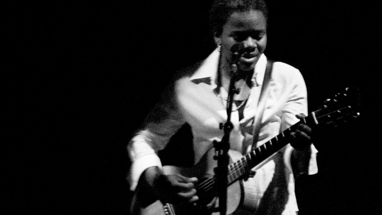 Tracy Chapman au top pour son retour sur scène pendant les Grammy Awards Tracy Chapman au top pour son retour sur scène pendant les Grammy Awards