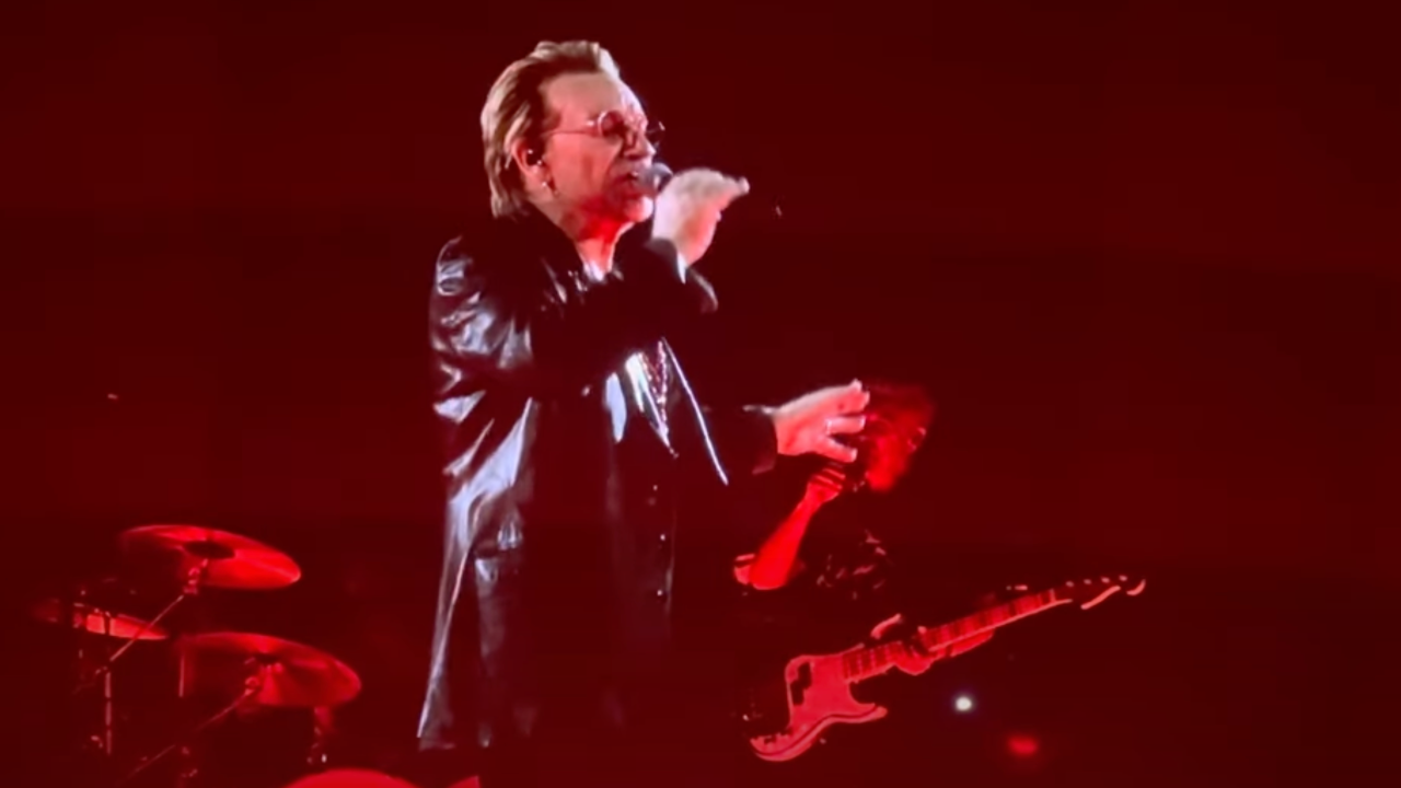 U2 fait une reprise du titre "Christmas (Baby Please Come Home)" U2 fait une reprise du titre "Christmas (Baby Please Come Home)"