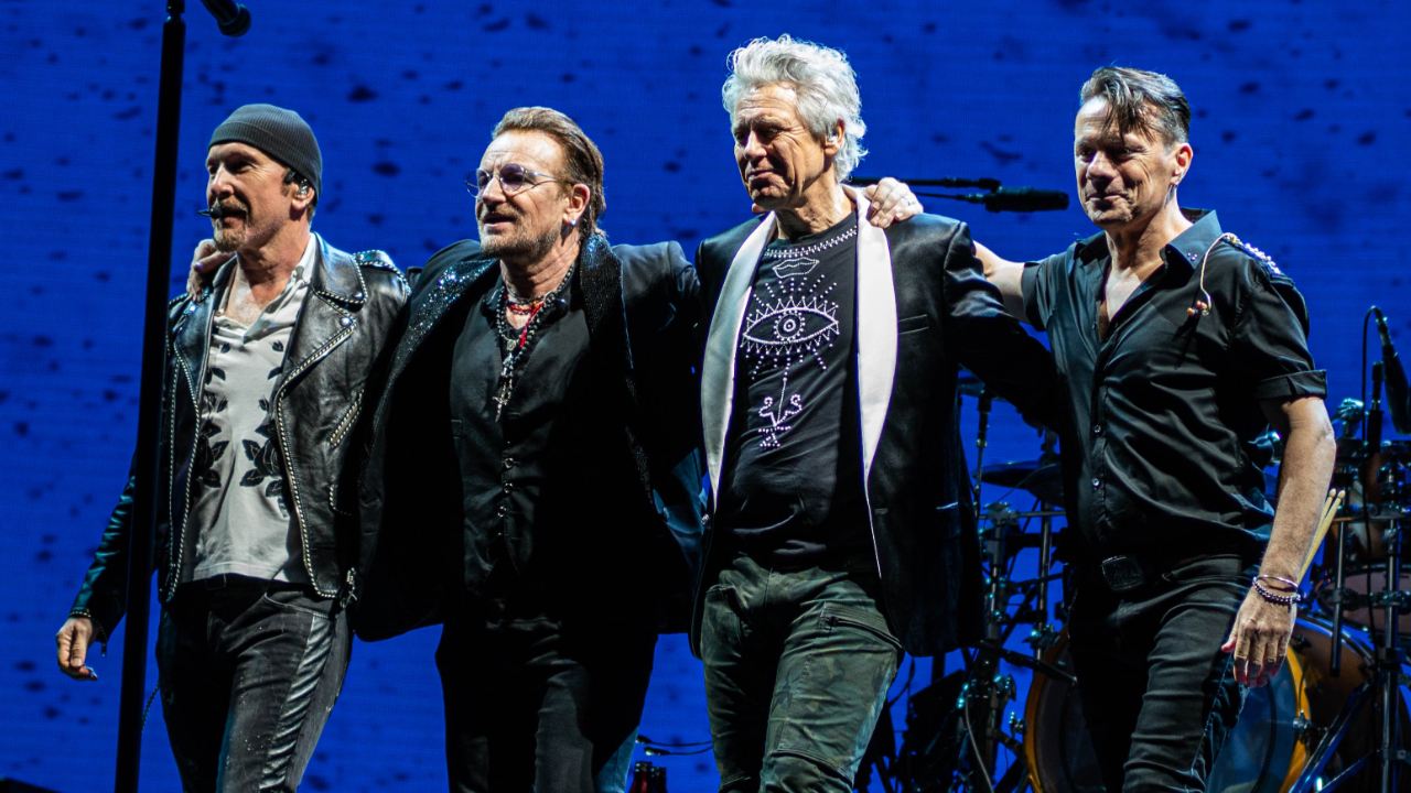 U2 interpr&egrave;te un nouveau single in&eacute;dit dans les rues de Las Vegas