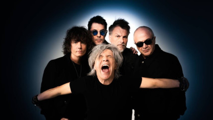 Indochine : après avoir menacé d’annuler un concert, le groupe visé par des critiques du RN