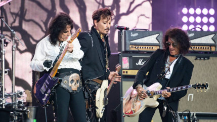 Johnny Depp blessé, Hollywood Vampires contraint de reporter les prochaines dates de leur tournée Johnny Depp blessé, Hollywood Vampires contraint de reporter les prochaines dates de leur tournée