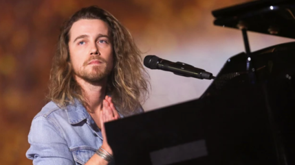 Julien Doré submergé par l'émotion à la fin de sa tournée Julien Doré submergé par l'émotion à la fin de sa tournée