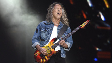 Metallica : Kirk Hammett fait une grosse chute sur scène ! Metallica : Kirk Hammett fait une grosse chute sur scène !