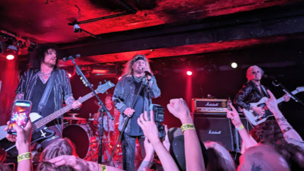 Mötley Crüe organise un concert très intime !