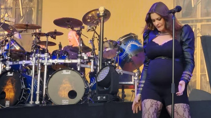 Nightwish obligé d’annuler son concert à cause de l’état de santé inquiétant de Floor Jansen !