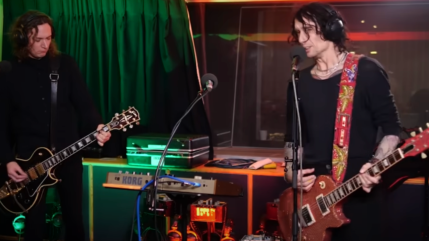 The Darkness offre une nouvelle version de leur titre "Christmas Time (Don’t Let the Bells End)"