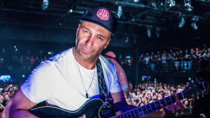 Tom Morello apporte son soutien à l'unique club de strip-tease syndiqué des Etats-Unis Tom Morello apporte son soutien à l'unique club de strip-tease syndiqué des Etats-Unis