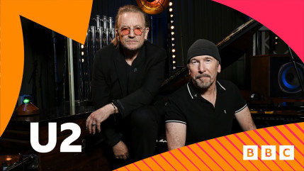 U2 interprète les succès d'ABBA "Vertigo" et "Orchestra" avec un orchestre U2 interprète les succès d'ABBA "Vertigo" et "Orchestra" avec un orchestre