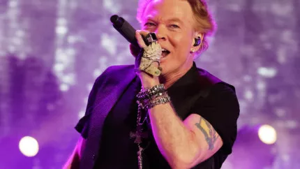 Axl Rose (Guns N’Roses) blesse une spectatrice avec son lancé de micro (photo) Axl Rose (Guns N’Roses) blesse une spectatrice avec son lancé de micro (photo)