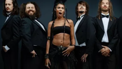 Shaka Ponk : une vidéo où ils comparent Emmanuel Macron à un pantin meurtrier refait surface Shaka Ponk : une vidéo où ils comparent Emmanuel Macron à un pantin meurtrier refait surface