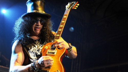 Slash fait exploser les ench&egrave;res avec une guitare mythique de Guns N&rsquo; Roses