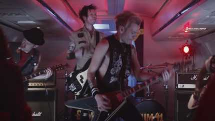 Sum 41 sont bouillants sur "Rise Up" Sum 41 sont bouillants sur "Rise Up"